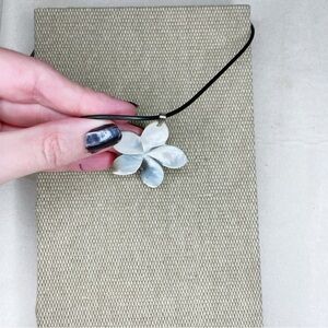 4547u. Taupe Shell Necklace Resort